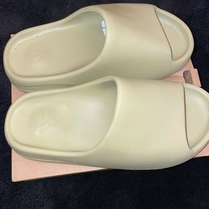Yeezy slides “resin”